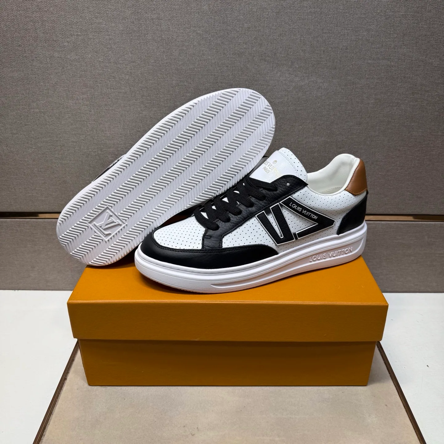 ⬛️Men's shoes 💰p420 [LV～] Men's casual shoes 2025z cabinet sales simultaneously 🔶Size: 38-44 #️⃣ 🔷6 colors🔜The upper is made of multi-material splicing ➕Genuine leather lining, comfortable and breathable, sole: original comfortable and wear-resistant outsole, ⚠️Real thing📱Photographed🎬The real thing is better📢📢📢